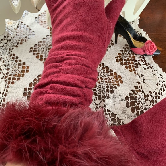 CAROLINA AMATO 70% wool  20% Angora longer length gloves in a deep maroo… - Picture 8 of 8